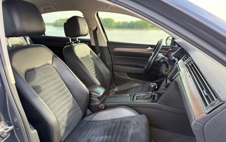 Volkswagen Passat B8 рестайлинг, 2015 год, 1 549 000 рублей, 29 фотография