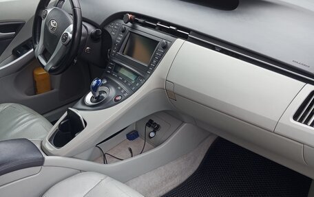 Toyota Prius, 2010 год, 1 350 000 рублей, 8 фотография