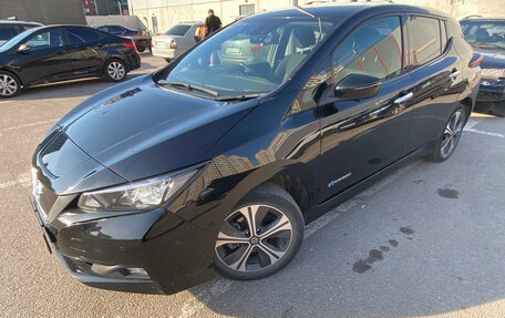 Nissan Leaf II, 2019 год, 1 790 000 рублей, 12 фотография
