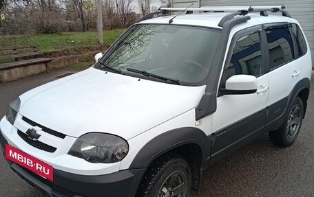 Chevrolet Niva I рестайлинг, 2017 год, 670 000 рублей, 2 фотография