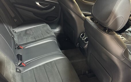 Mercedes-Benz E-Класс, 2019 год, 3 350 000 рублей, 26 фотография