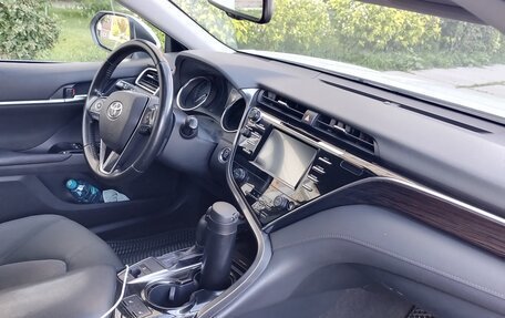 Toyota Camry, 2018 год, 2 290 000 рублей, 6 фотография