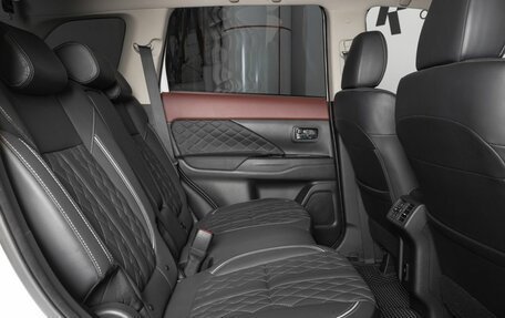 Mitsubishi Outlander III рестайлинг 3, 2022 год, 2 673 300 рублей, 9 фотография