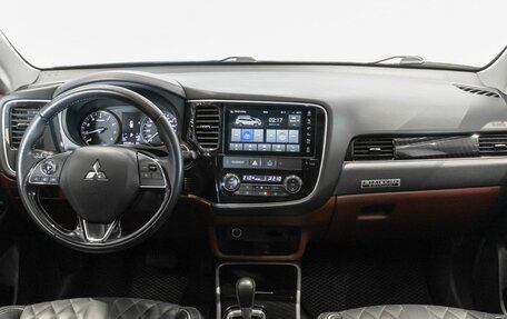 Mitsubishi Outlander III рестайлинг 3, 2022 год, 2 673 300 рублей, 7 фотография