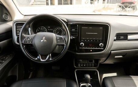 Mitsubishi Outlander III рестайлинг 3, 2020 год, 2 540 000 рублей, 8 фотография