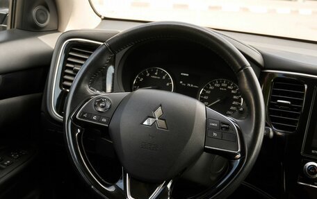 Mitsubishi Outlander III рестайлинг 3, 2020 год, 2 540 000 рублей, 15 фотография