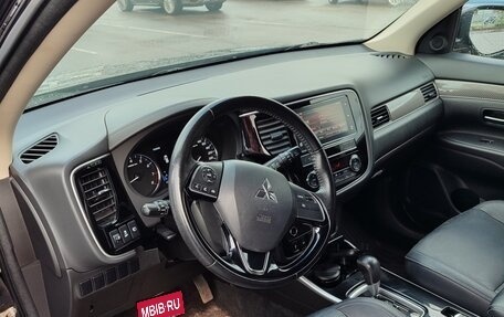 Mitsubishi Outlander III рестайлинг 3, 2018 год, 1 800 000 рублей, 10 фотография