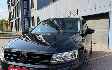 Volkswagen Tiguan II, 2018 год, 2 750 000 рублей, 1 фотография