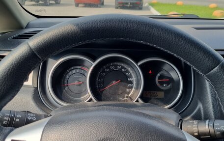 Nissan Tiida, 2010 год, 750 000 рублей, 2 фотография