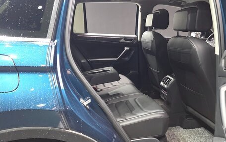 Volkswagen Tiguan II, 2021 год, 2 442 000 рублей, 8 фотография