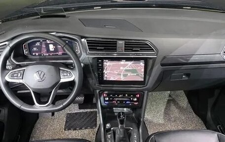 Volkswagen Tiguan II, 2021 год, 2 442 000 рублей, 9 фотография