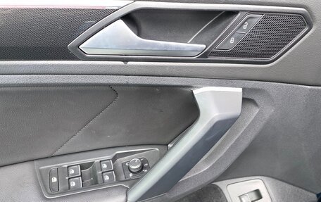 Volkswagen Tiguan II, 2021 год, 2 442 000 рублей, 17 фотография