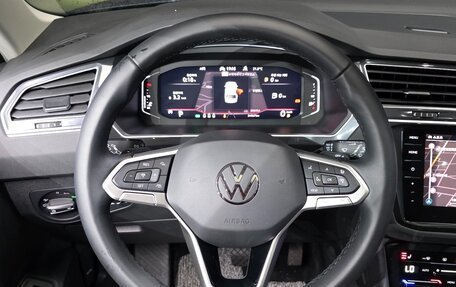 Volkswagen Tiguan II, 2021 год, 2 442 000 рублей, 10 фотография