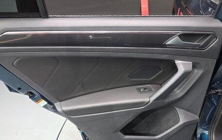 Volkswagen Tiguan II, 2021 год, 2 442 000 рублей, 20 фотография