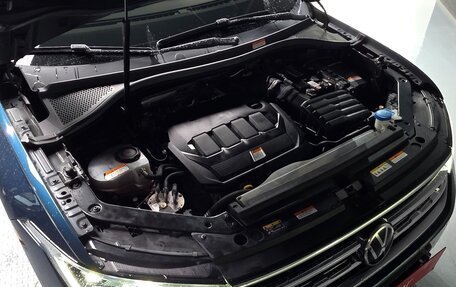 Volkswagen Tiguan II, 2021 год, 2 442 000 рублей, 21 фотография
