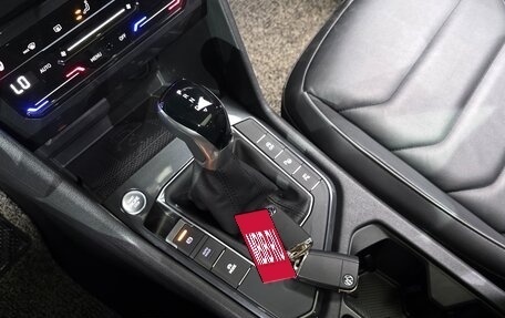 Volkswagen Tiguan II, 2021 год, 2 442 000 рублей, 15 фотография