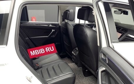 Volkswagen Tiguan II, 2021 год, 2 357 000 рублей, 7 фотография