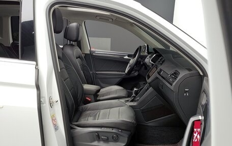 Volkswagen Tiguan II, 2021 год, 2 357 000 рублей, 6 фотография