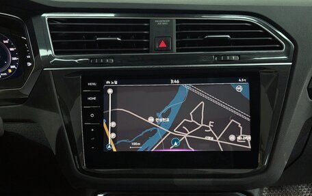 Volkswagen Tiguan II, 2021 год, 2 357 000 рублей, 10 фотография