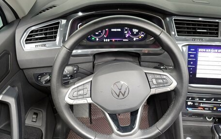 Volkswagen Tiguan II, 2021 год, 2 357 000 рублей, 9 фотография