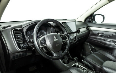 Mitsubishi Outlander III рестайлинг 3, 2014 год, 1 699 700 рублей, 12 фотография