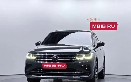 Volkswagen Tiguan II, 2021 год, 3 128 000 рублей, 2 фотография