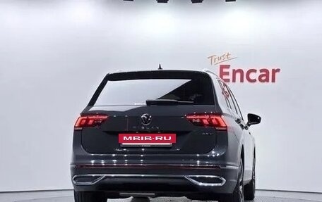 Volkswagen Tiguan II, 2021 год, 3 128 000 рублей, 3 фотография