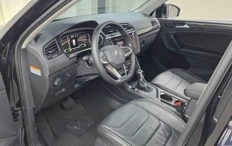 Volkswagen Tiguan II, 2023 год, 3 082 000 рублей, 5 фотография