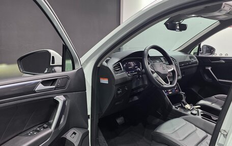 Volkswagen Tiguan II, 2023 год, 4 634 000 рублей, 5 фотография