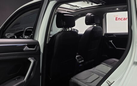 Volkswagen Tiguan II, 2023 год, 4 634 000 рублей, 6 фотография