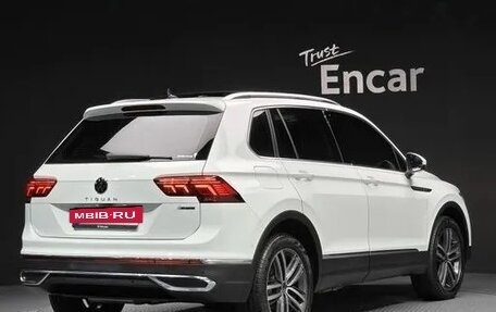 Volkswagen Tiguan II, 2023 год, 4 634 000 рублей, 4 фотография