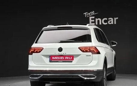 Volkswagen Tiguan II, 2023 год, 4 634 000 рублей, 3 фотография