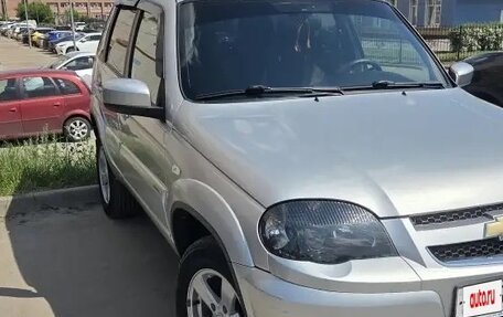 Chevrolet Niva I рестайлинг, 2017 год, 810 000 рублей, 3 фотография
