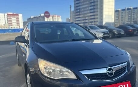 Opel Astra J, 2011 год, 750 000 рублей, 2 фотография