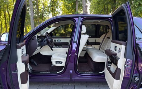 Rolls-Royce Cullinan, 2018 год, 30 900 000 рублей, 17 фотография