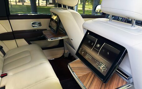 Rolls-Royce Cullinan, 2018 год, 30 900 000 рублей, 27 фотография