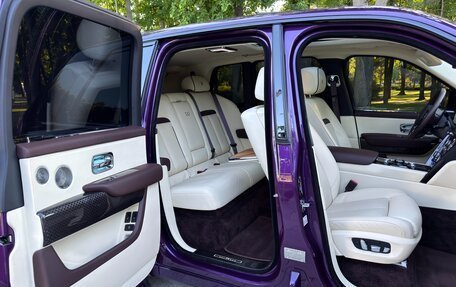 Rolls-Royce Cullinan, 2018 год, 30 900 000 рублей, 23 фотография