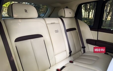 Rolls-Royce Cullinan, 2018 год, 30 900 000 рублей, 25 фотография
