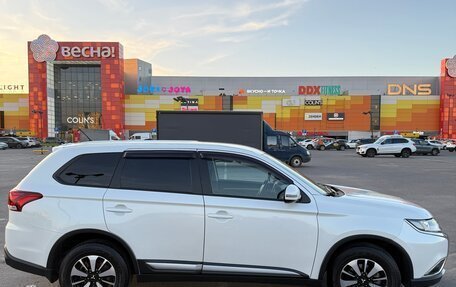 Mitsubishi Outlander III рестайлинг 3, 2015 год, 1 750 000 рублей, 4 фотография