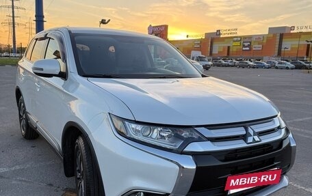 Mitsubishi Outlander III рестайлинг 3, 2015 год, 1 750 000 рублей, 3 фотография