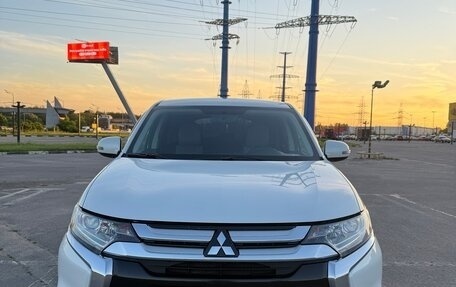 Mitsubishi Outlander III рестайлинг 3, 2015 год, 1 750 000 рублей, 2 фотография