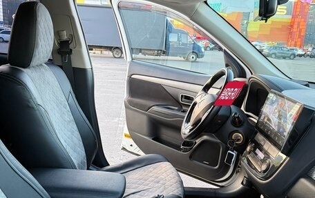 Mitsubishi Outlander III рестайлинг 3, 2015 год, 1 750 000 рублей, 14 фотография