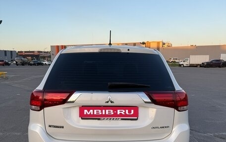 Mitsubishi Outlander III рестайлинг 3, 2015 год, 1 750 000 рублей, 6 фотография