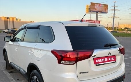 Mitsubishi Outlander III рестайлинг 3, 2015 год, 1 750 000 рублей, 7 фотография