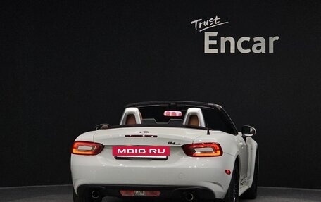 Fiat 124 Spider I, 2017 год, 2 111 000 рублей, 3 фотография