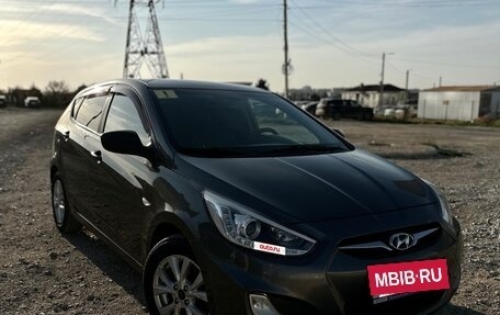 Hyundai Solaris II рестайлинг, 2011 год, 750 000 рублей, 3 фотография