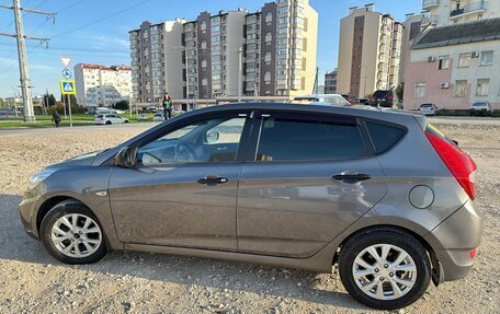 Hyundai Solaris II рестайлинг, 2011 год, 750 000 рублей, 18 фотография