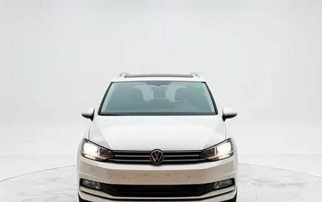 Volkswagen Touran III, 2022 год, 1 320 000 рублей, 2 фотография