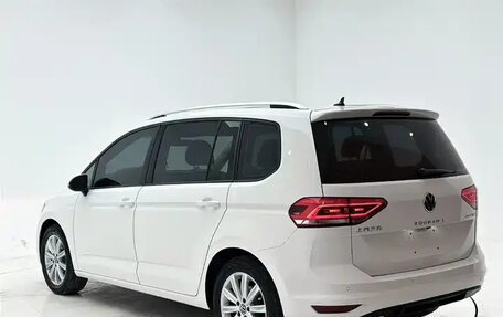 Volkswagen Touran III, 2022 год, 1 320 000 рублей, 4 фотография