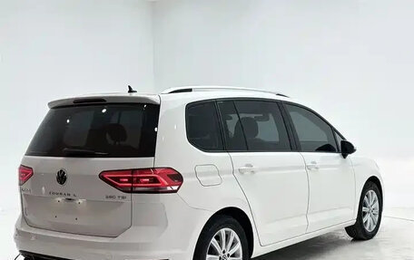 Volkswagen Touran III, 2022 год, 1 320 000 рублей, 6 фотография